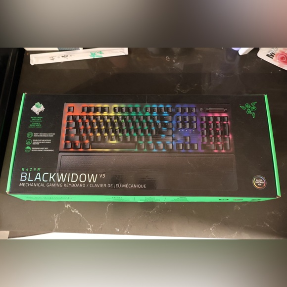 Razer BlackWidow V3 Mechanical Gaming Keyboard - Picture 2 of 3